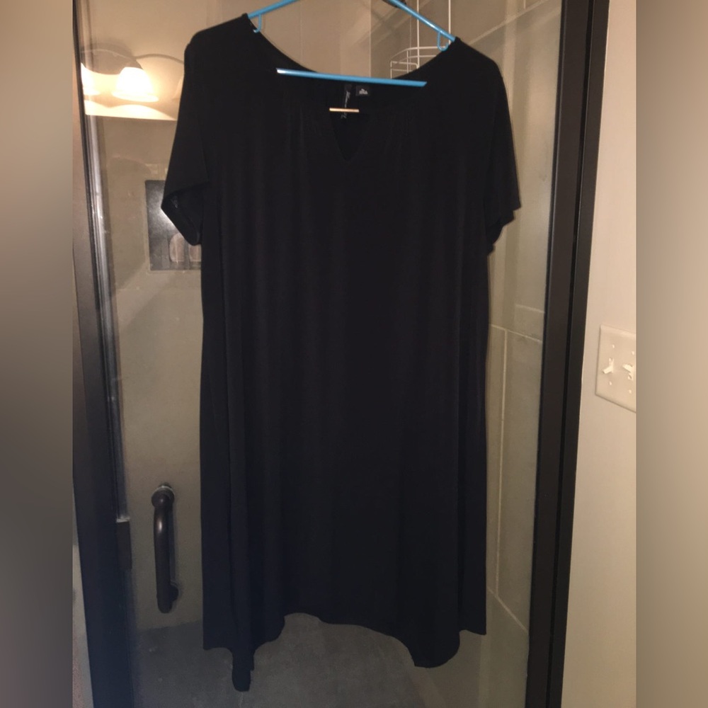 New Directions Petite Large tunic black flowy top